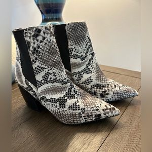 Qupid Ankle Snake Skin Heel Boots - Size 9